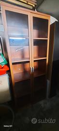 armadio  con ante vetro
