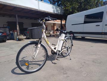 Bicicletta elettrica/ e bike