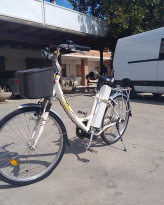 Bicicletta elettrica/ e bike