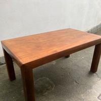 Tavolo in legno rettangolare