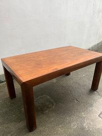 Tavolo in legno rettangolare