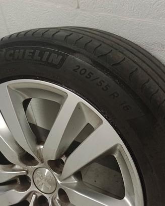 Cerchi Peugeot 308 con gomme Michelin 205/55