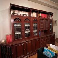 Libreria Old America tavolo, sedie, lampadario