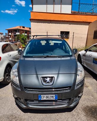 Pegeut 5008 189.000km