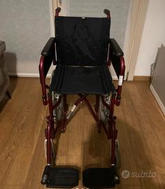 Sedia a rotelle stretta