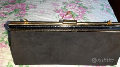 Pochette in velluto nero rigida