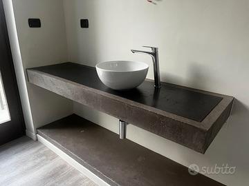 LAVABO CON RUBINETTO PER BAGNO