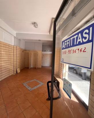Bottega luminosa al Viale