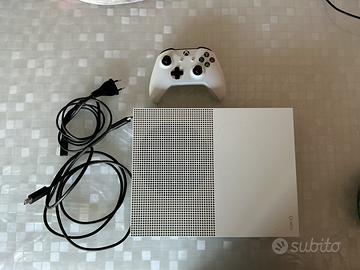 XBOX ONE S + N.2 GIOCHI ASSASSIN’S CREED
