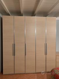 Armadio 5 ante di qualità (no Ikea o simili)