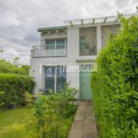 SOLUZIONE INDIPENDENTE A SCHIERA CON GIARDINO PRIV