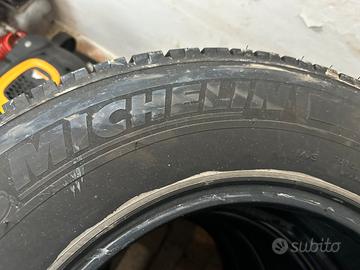 Pneumatici 225/75R16