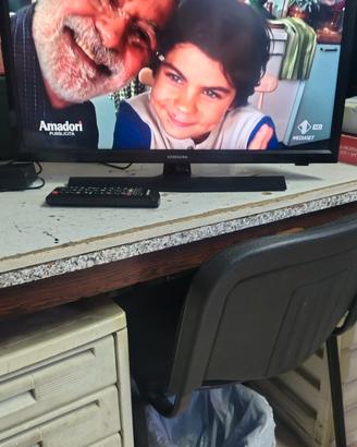 TV Samsung 24"