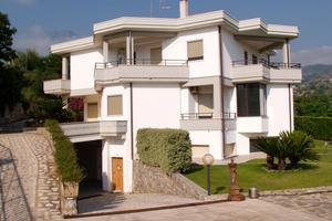 Villa al centro di Belvedere Marittimao