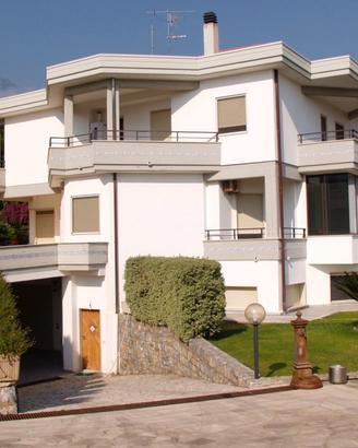 Villa al centro di Belvedere Marittimao