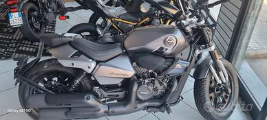 Benelli Leoncino 500 Bobber 400