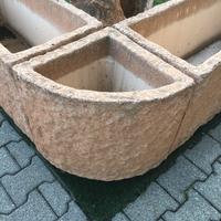 Fioriere angolari in conglomerato marmo e cemento