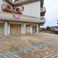 NEGOZIO A SANT'EGIDIO ALLA VIBRATA