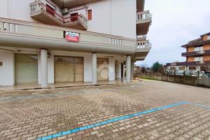 NEGOZIO A SANT'EGIDIO ALLA VIBRATA