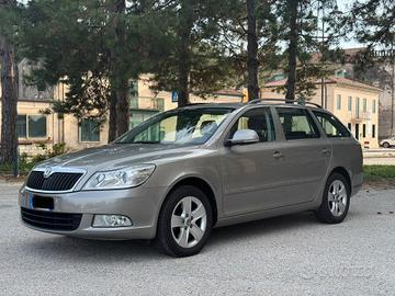 Skoda Octavia 1.6 TDI CR F.AP. DSG Wagon Elegance