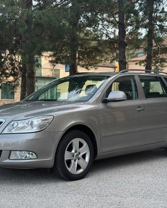 Skoda Octavia 1.6 TDI CR F.AP. DSG Wagon Elegance