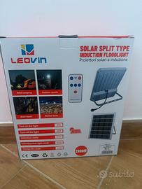 Faro led 2000W con pannello solare separato