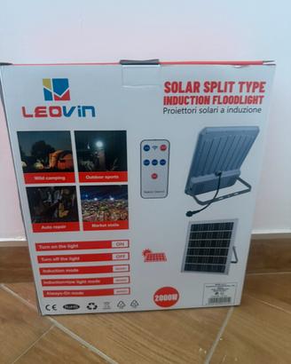 Faro led 2000W con pannello solare separato