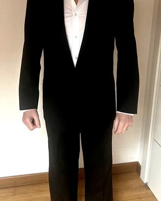 smoking elegante uomo 