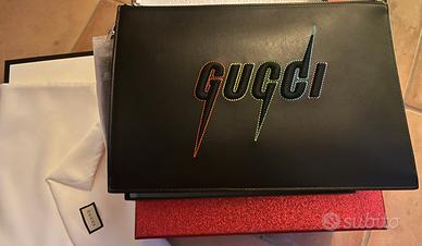 Clutch Gucci  con ricamo logo “blade”