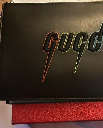 Clutch Gucci  con ricamo logo “blade”