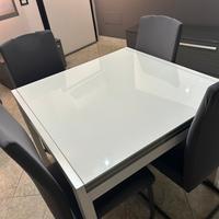 Tavolo allungabile con 8 sedie