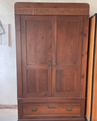 Armadio antico fine ‘800 in legno massello con int