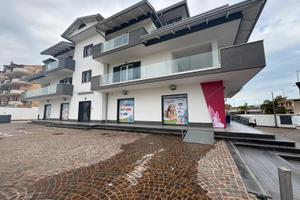 Ufficio 5camere+4 acc Rif FL254