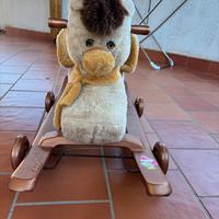 Cavallo a dondolo/rotelle