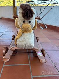 Cavallo a dondolo/rotelle