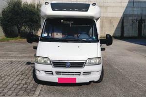 CAMPER SEMINTEGRALE LAIKA - 4 Posti - Accessoriato