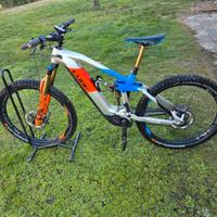 Cube Stereo hybrid Action Team