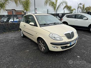 Lancia y 1.2 benzina Full optional