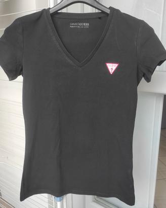 T-shirt scollo a V Guess