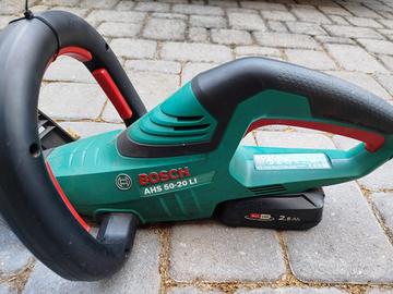 taglia siepi Bosch a batteria 