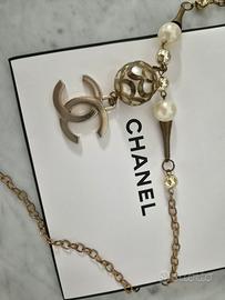 Collana lunga Chanel in acciaio color oro e perle