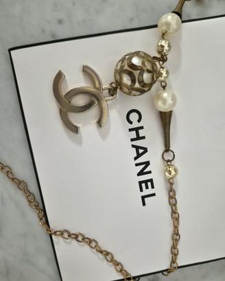 Collana lunga Chanel in acciaio color oro e perle