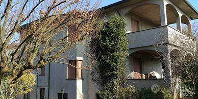 Villa di 327 m² con più di 5 locali a Triuggio