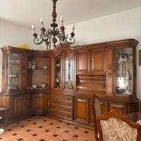 Soggiorno classico in legno