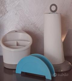 Accessori in plastica per cucina pari al nuovo
