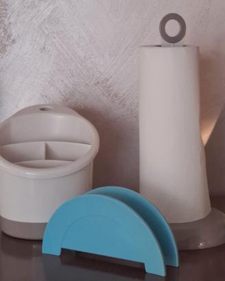 Accessori in plastica per cucina pari al nuovo
