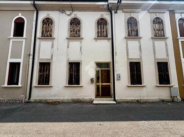 VILLA A SCHIERA A ROVIGO