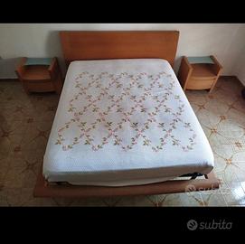 Letto con comodini più un mobiletto basso 