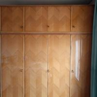 Armadio in legno chiaro vintage