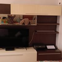 parete TV completa di boiserie 